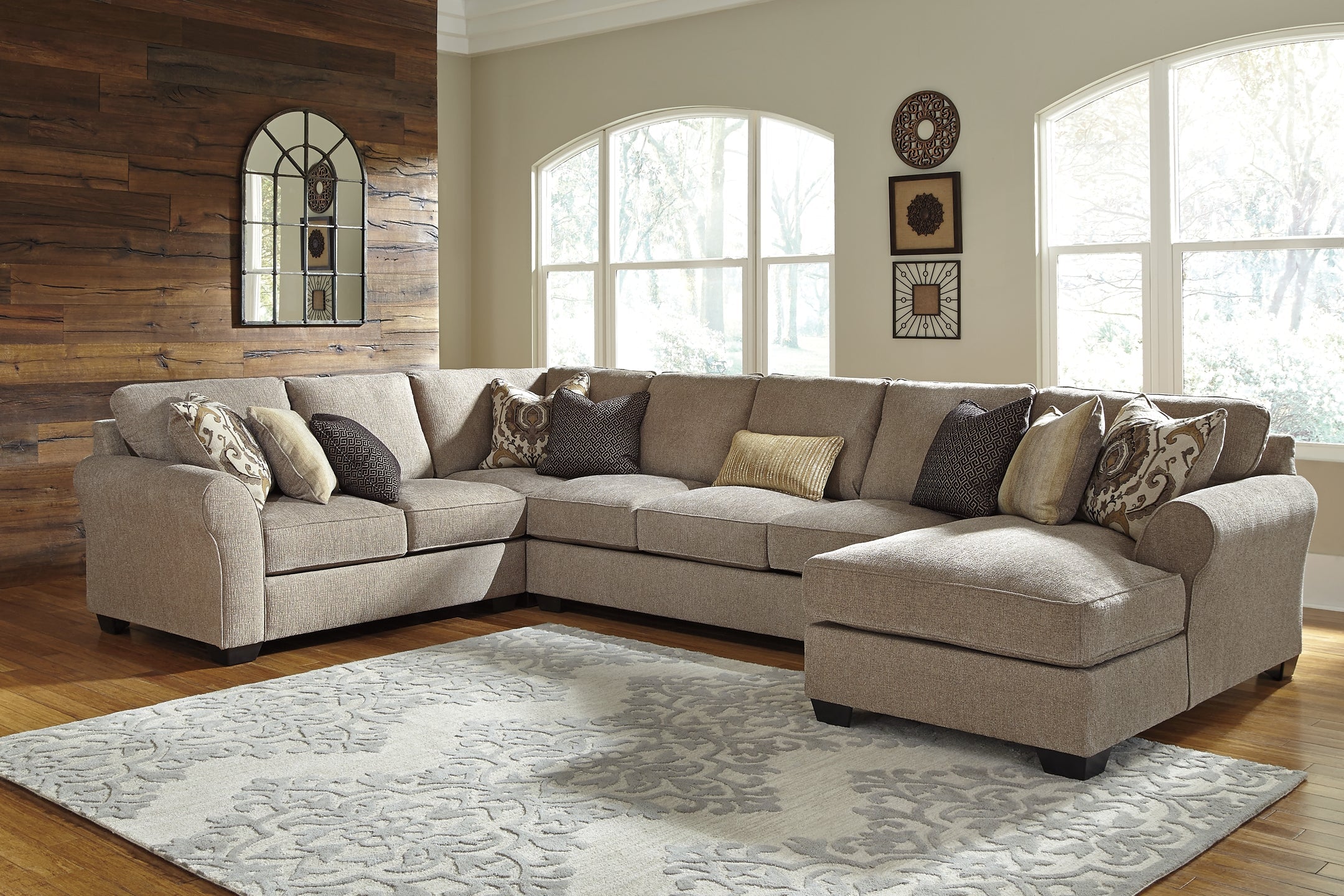 Pantomine 4-Piece Sectional with Ottoman - Image 4