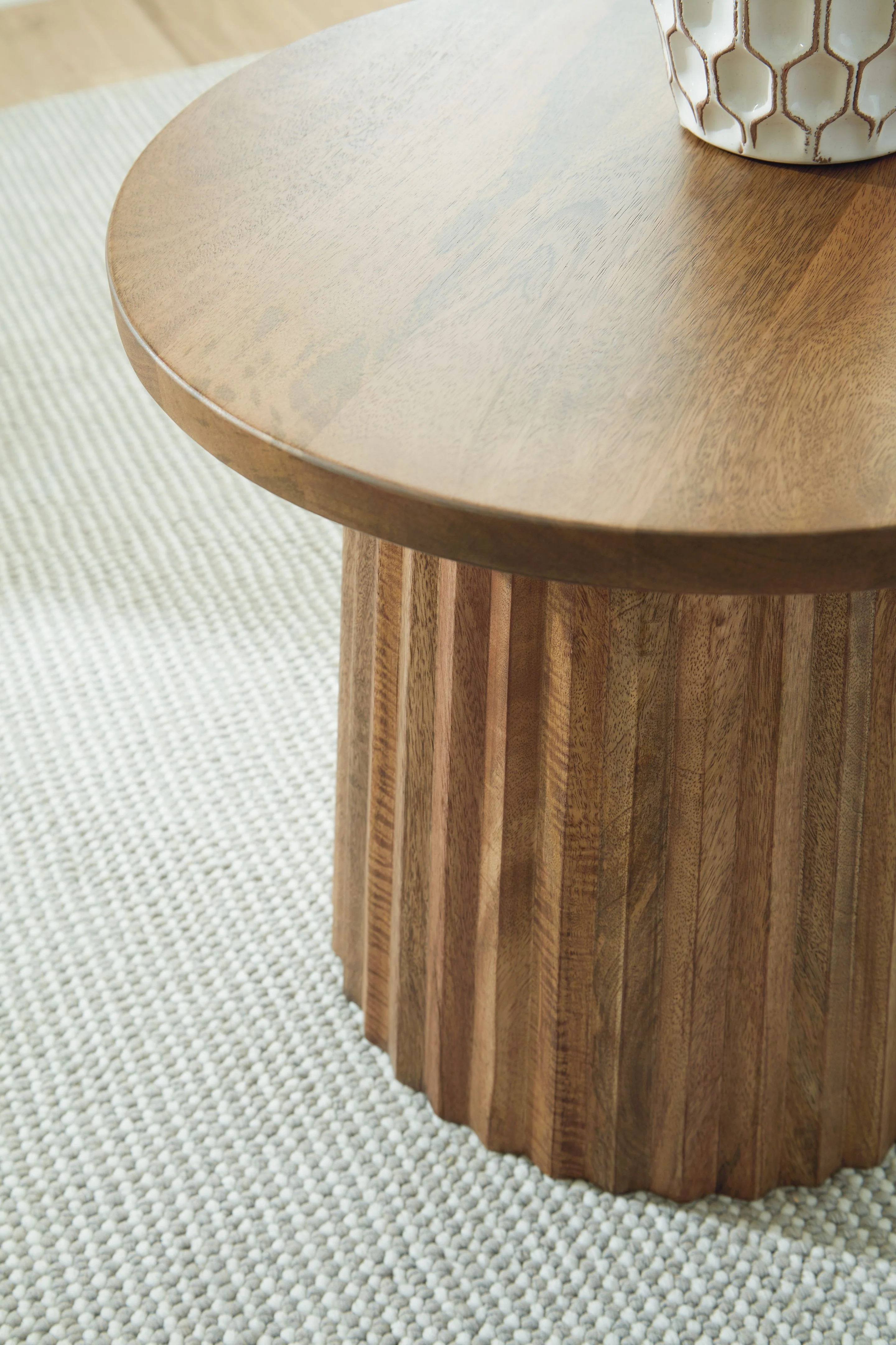 Ceilby - Accent Table - Image 8