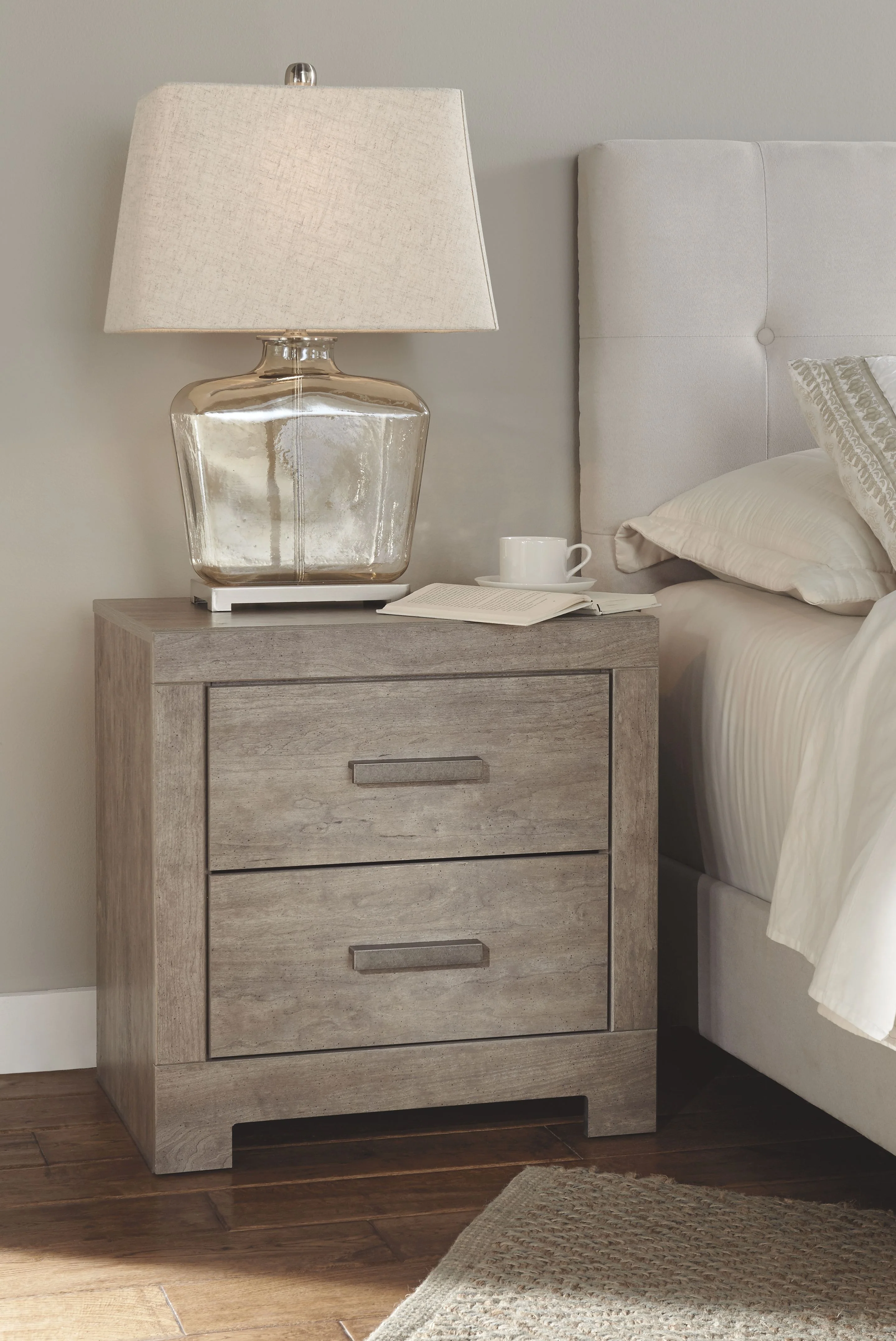 Culverbach - 5 Pc. - Dresser, Mirror, Queen Upholstered Bed, 2 Nightstands - Gray - Image 4