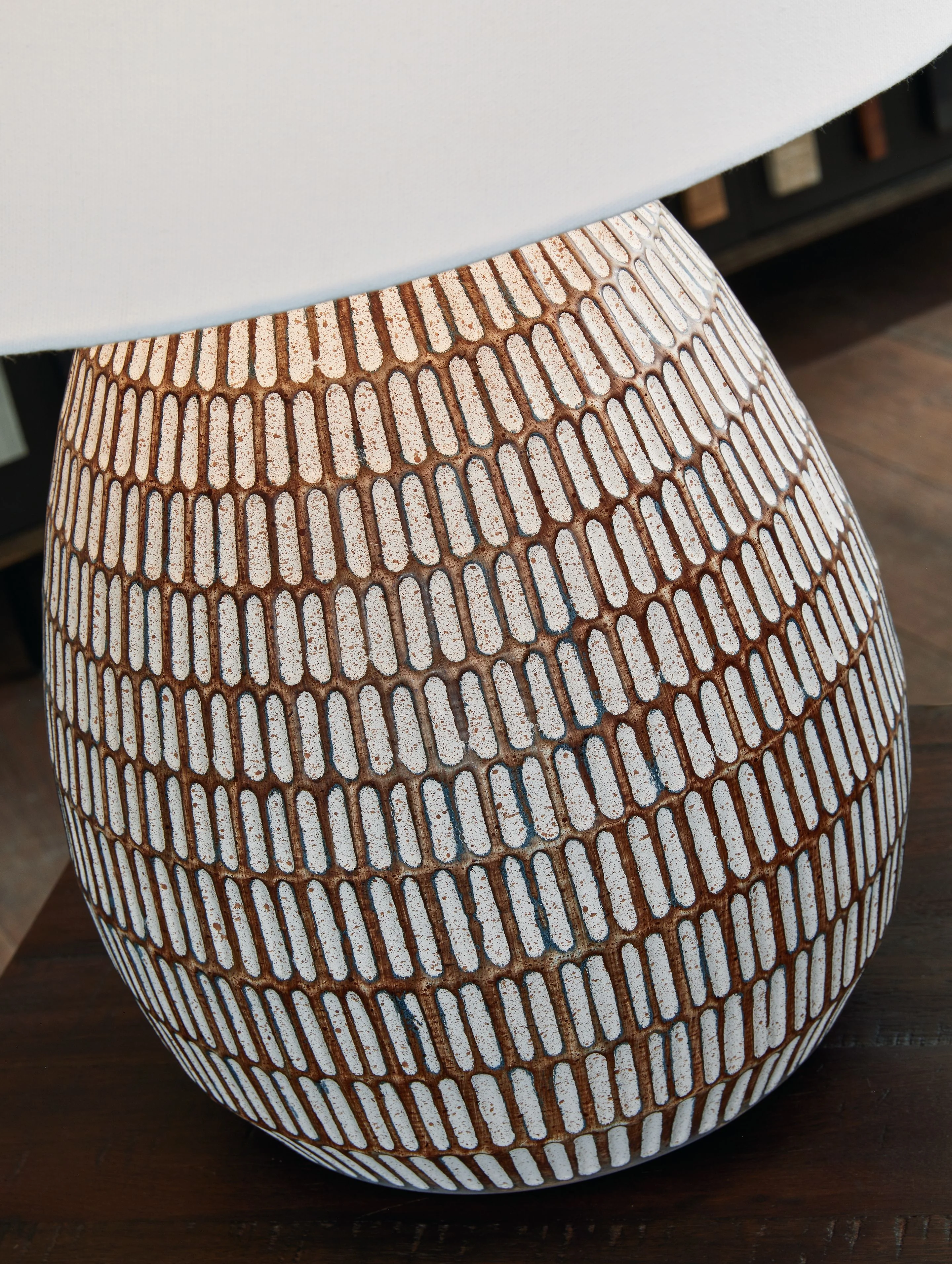 Darrich - Metal Table Lamp - Beige / White - Image 3