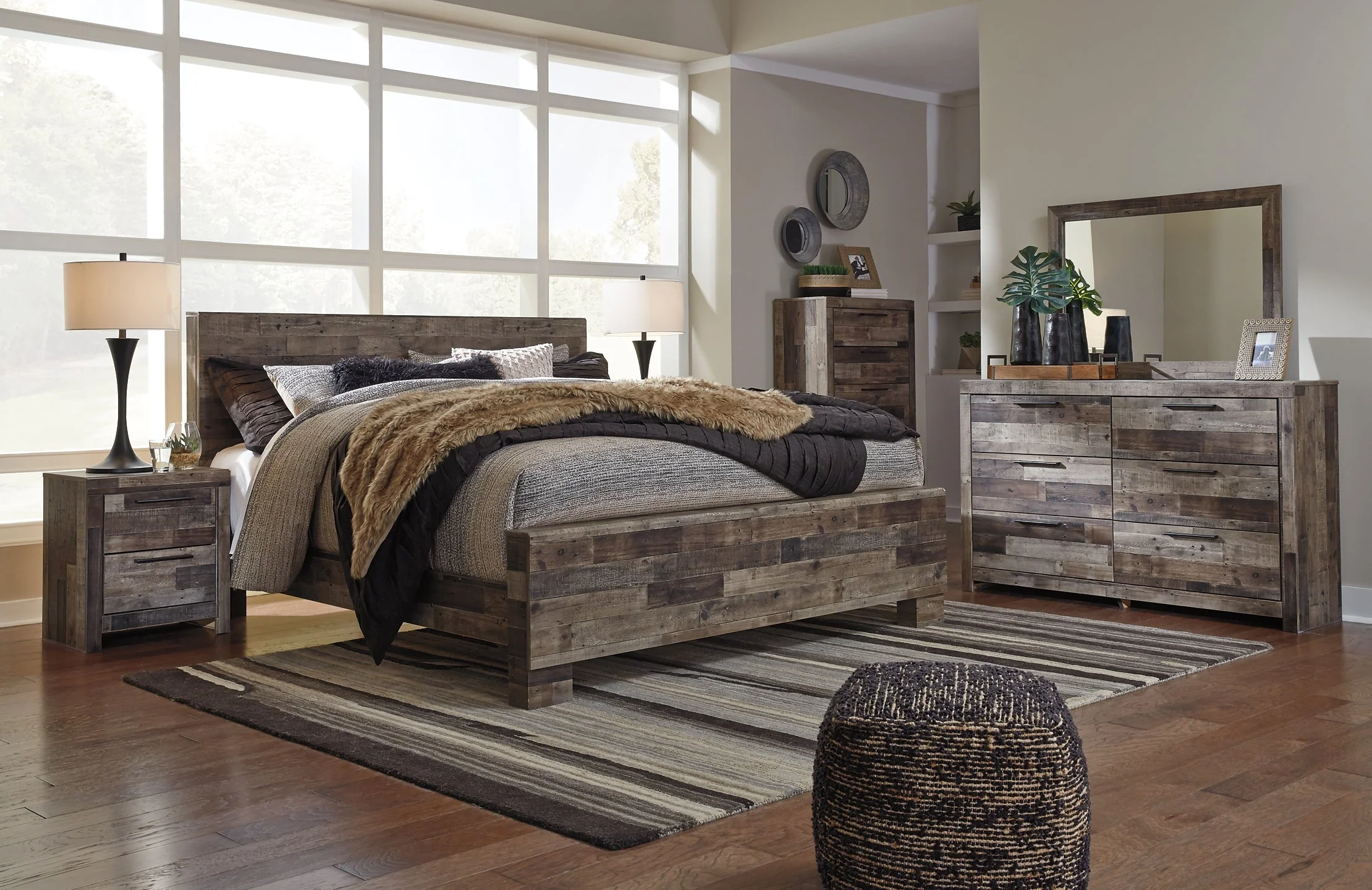 Derekson Queen Panel Bed - Image 13