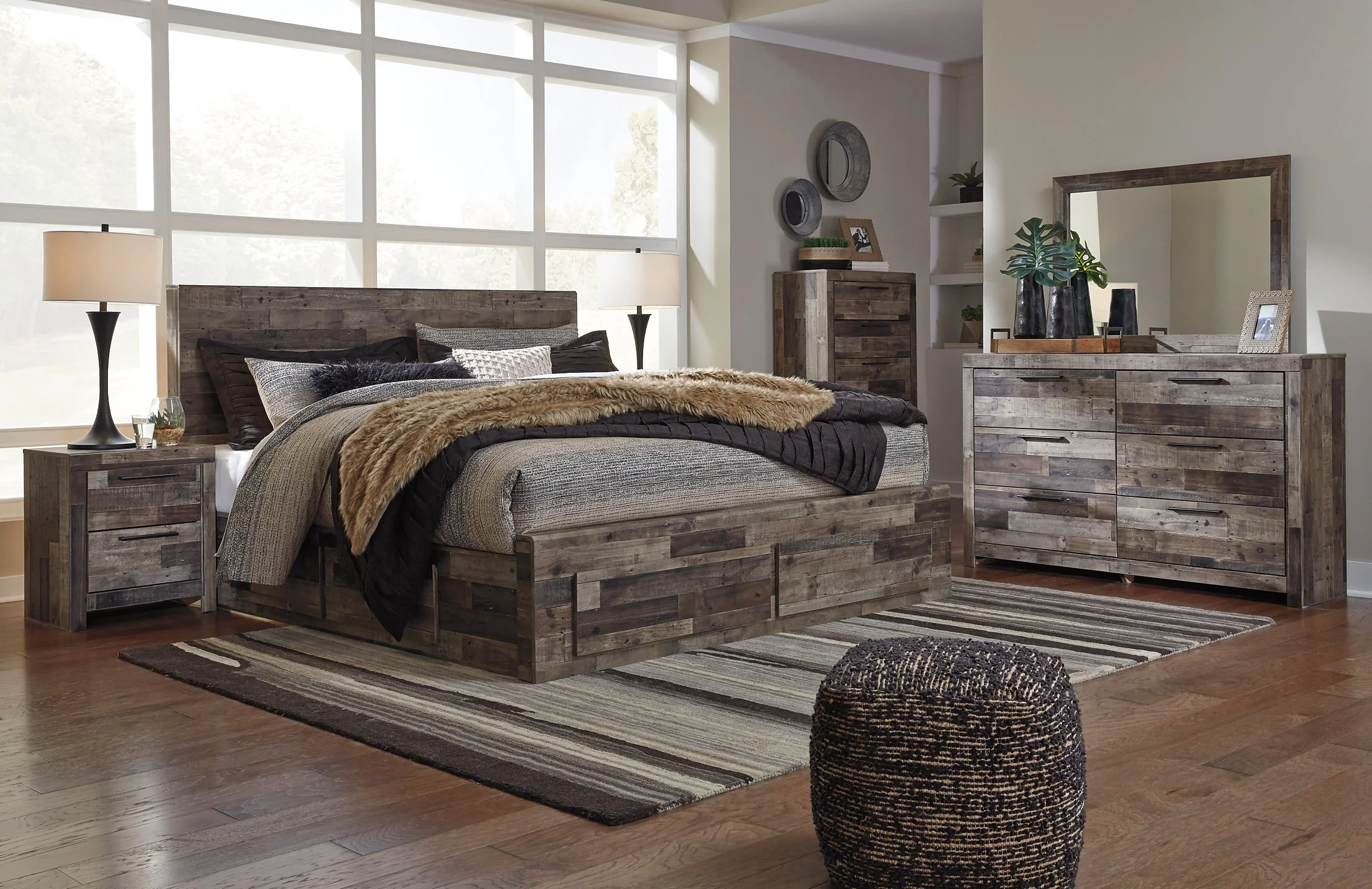 Derekson Queen Panel Bed with 4 Storage Drawers - Image 11