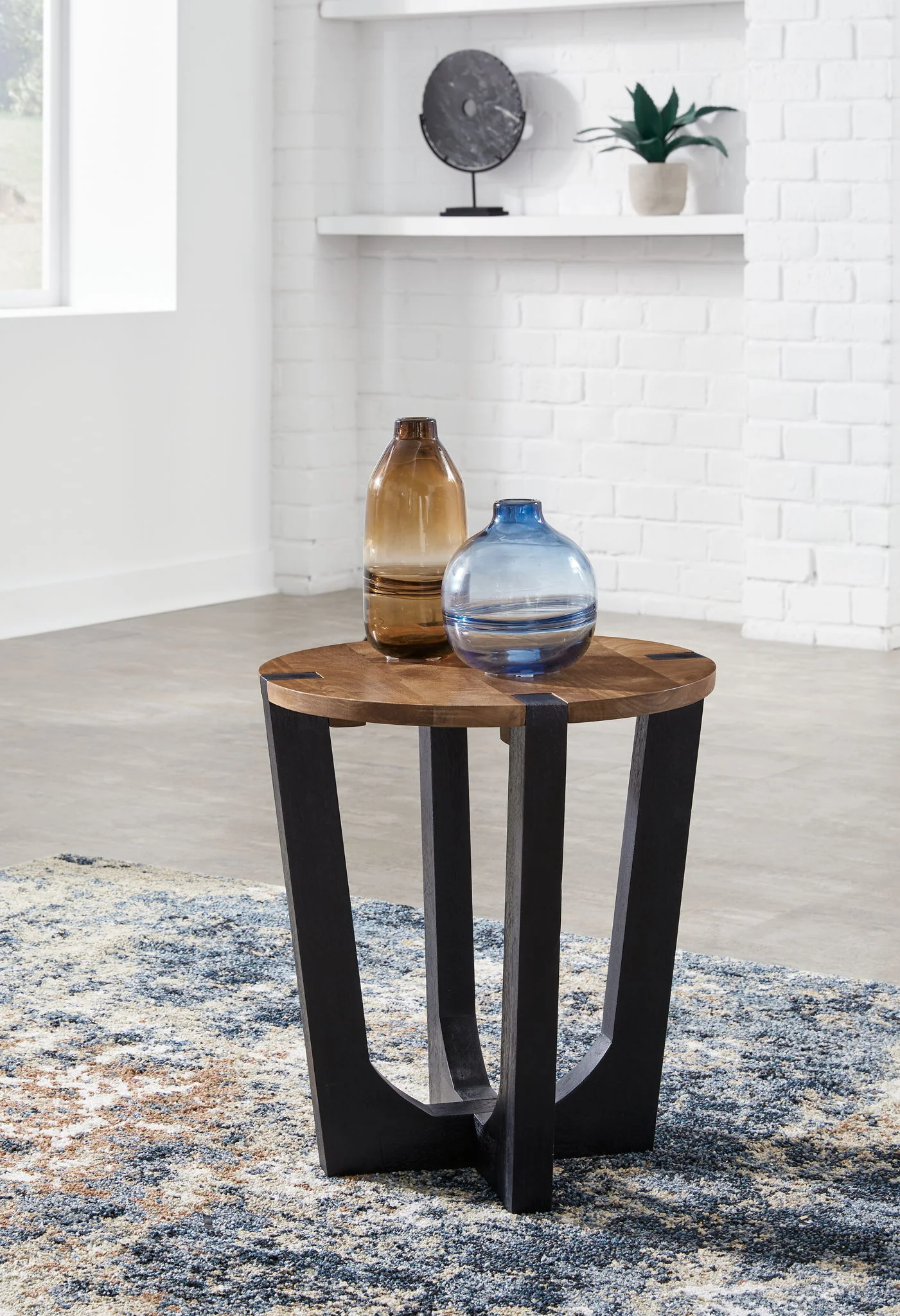 Hanneforth - Round End Table - Brown - Image 4