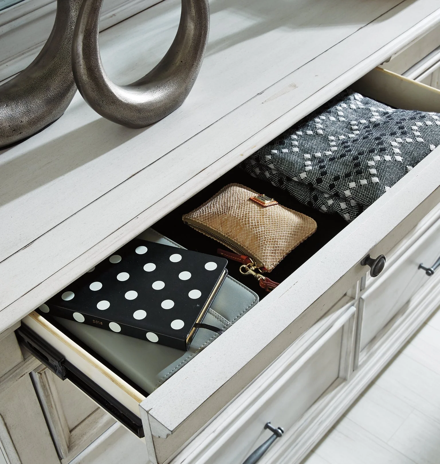 Kanwyn Dresser and Mirror - Image 5