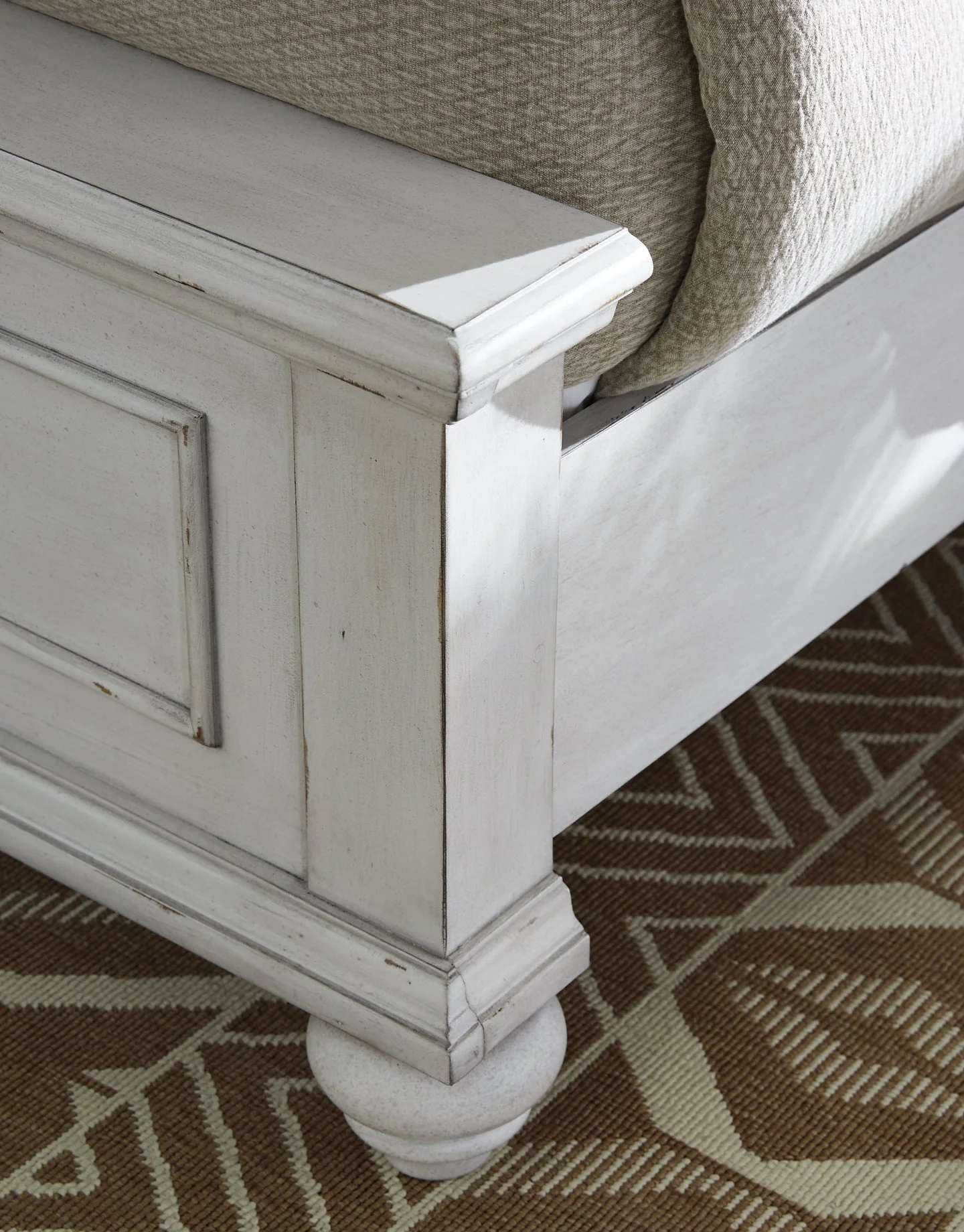Kanwyn Queen Panel Bed - Image 12