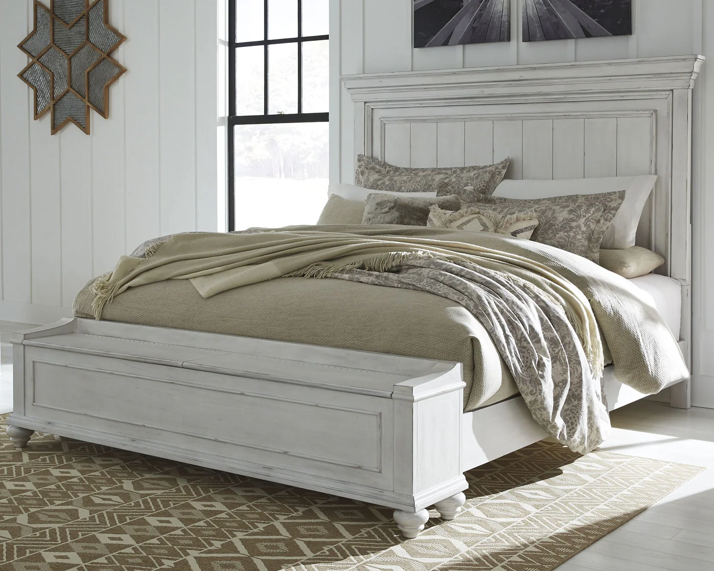 Kanwyn Queen Panel Bed with Storage Bench - Image 3