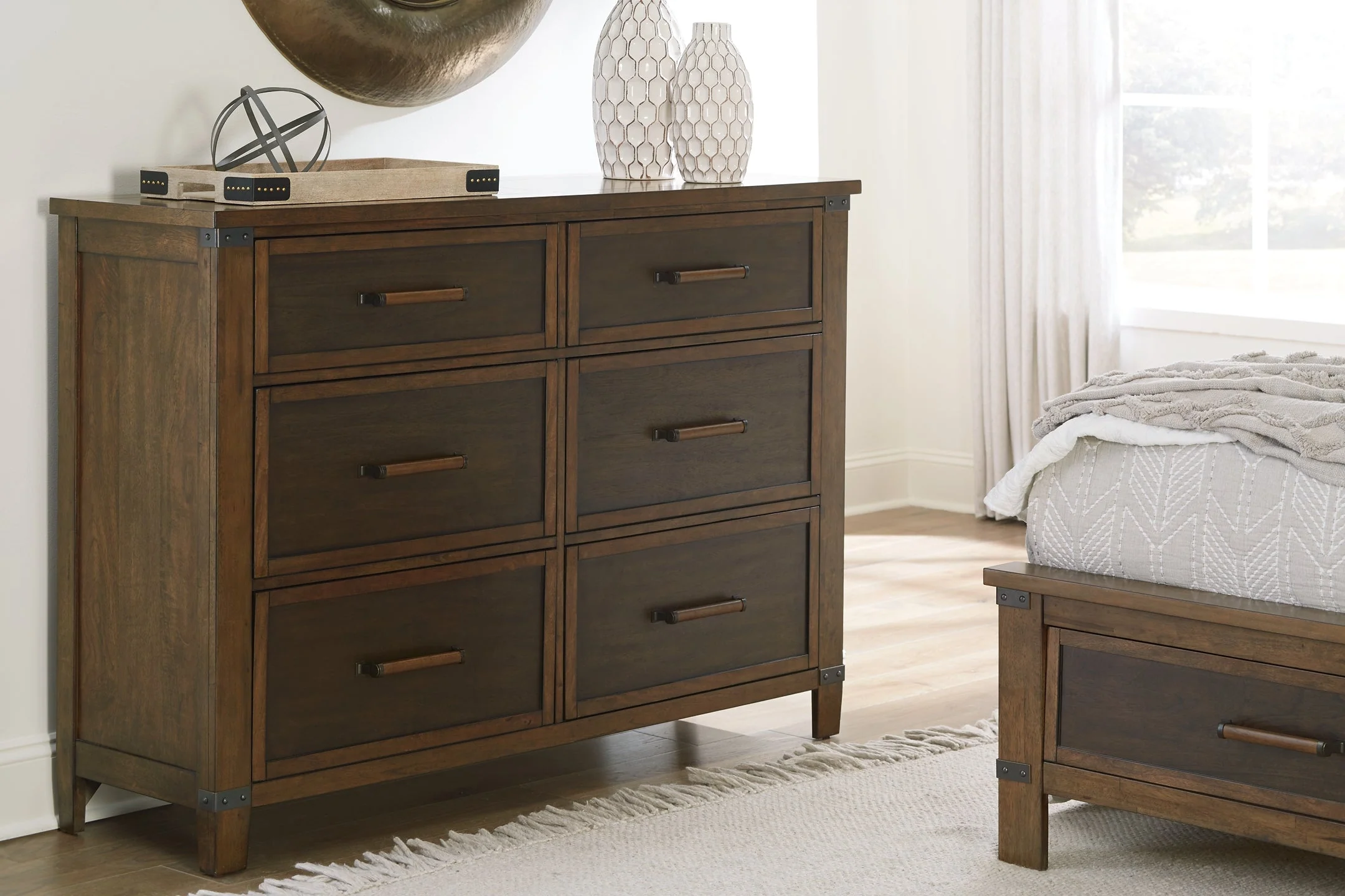 Wyattfield King Panel Bed with Dresser - Image 2