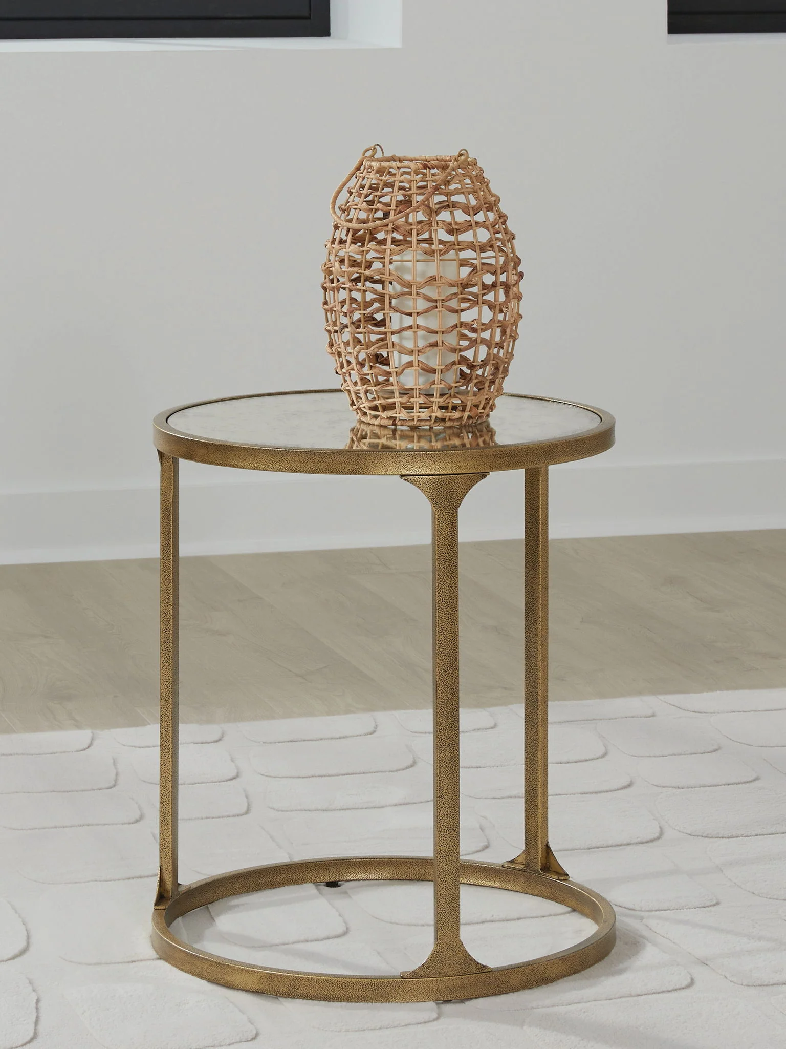 Korajane - Table - Image 7