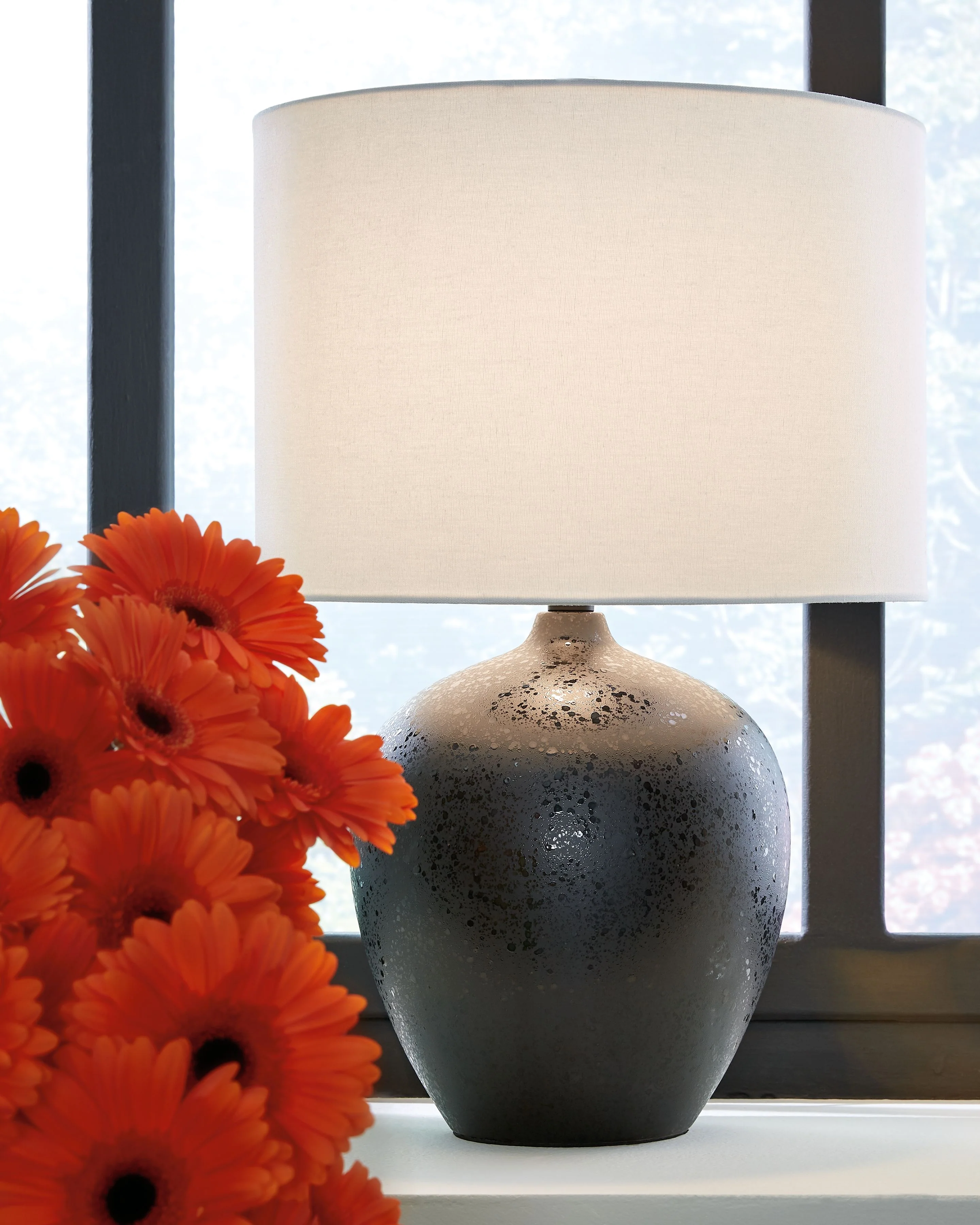 Ladstow - Ceramic Table Lamp - Black - Image 4