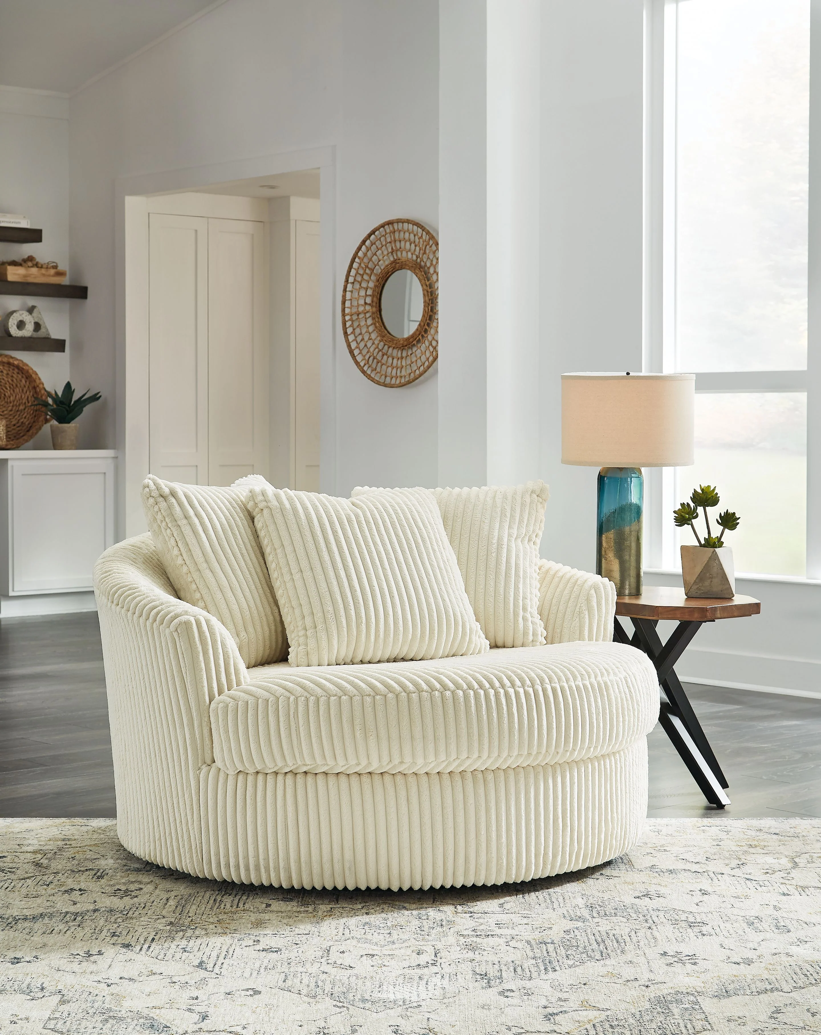 Lindyn - Oversized Swivel Accent Chair - Image 3