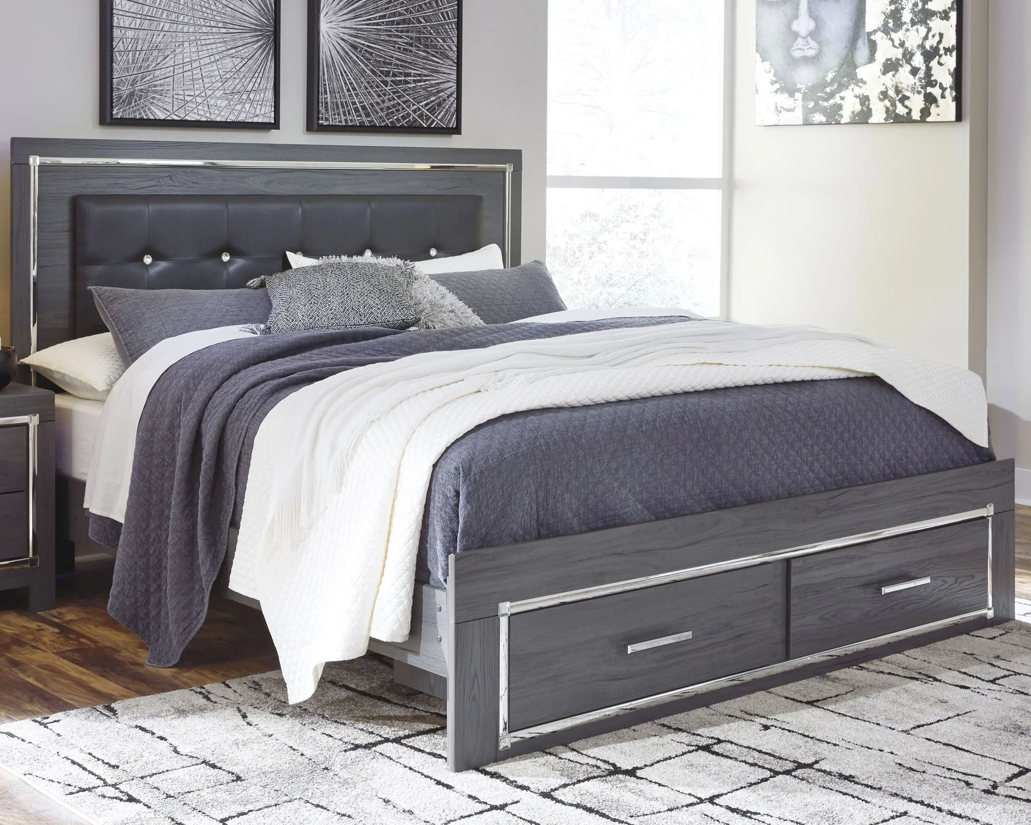 Lodanna - Panel Bed - Image 5
