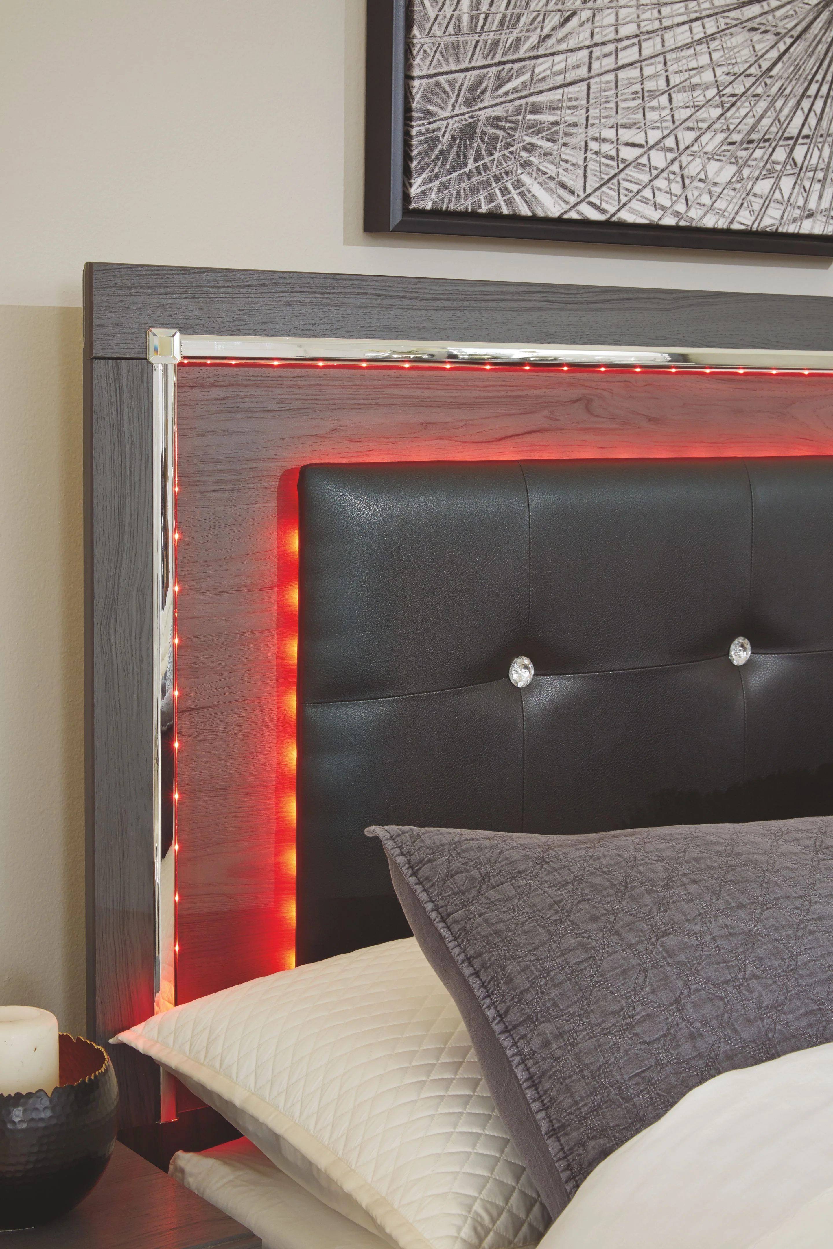 Lodanna - Upholstered Panel Bed - Image 3