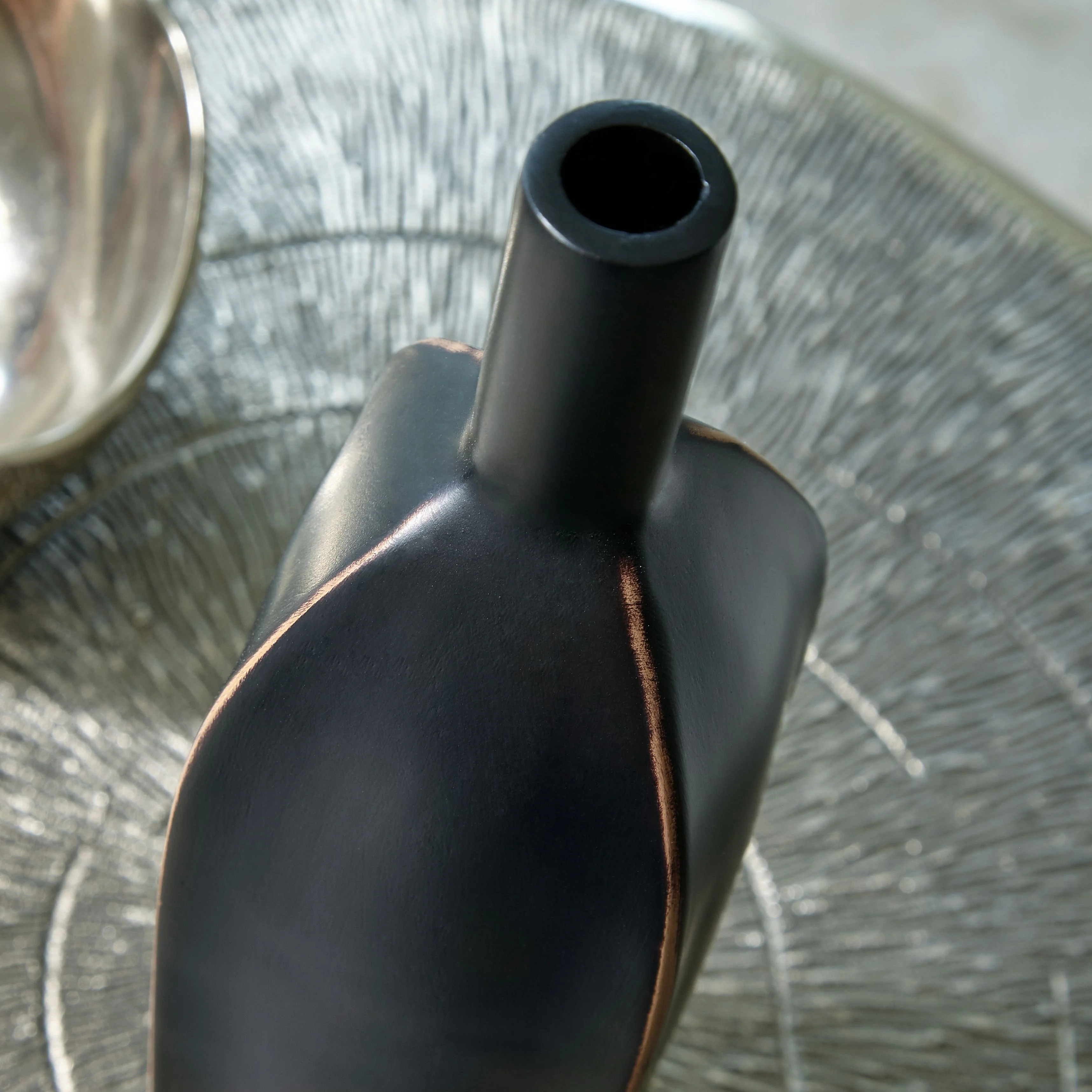 Rhaveney - Vase - Medium - Image 3