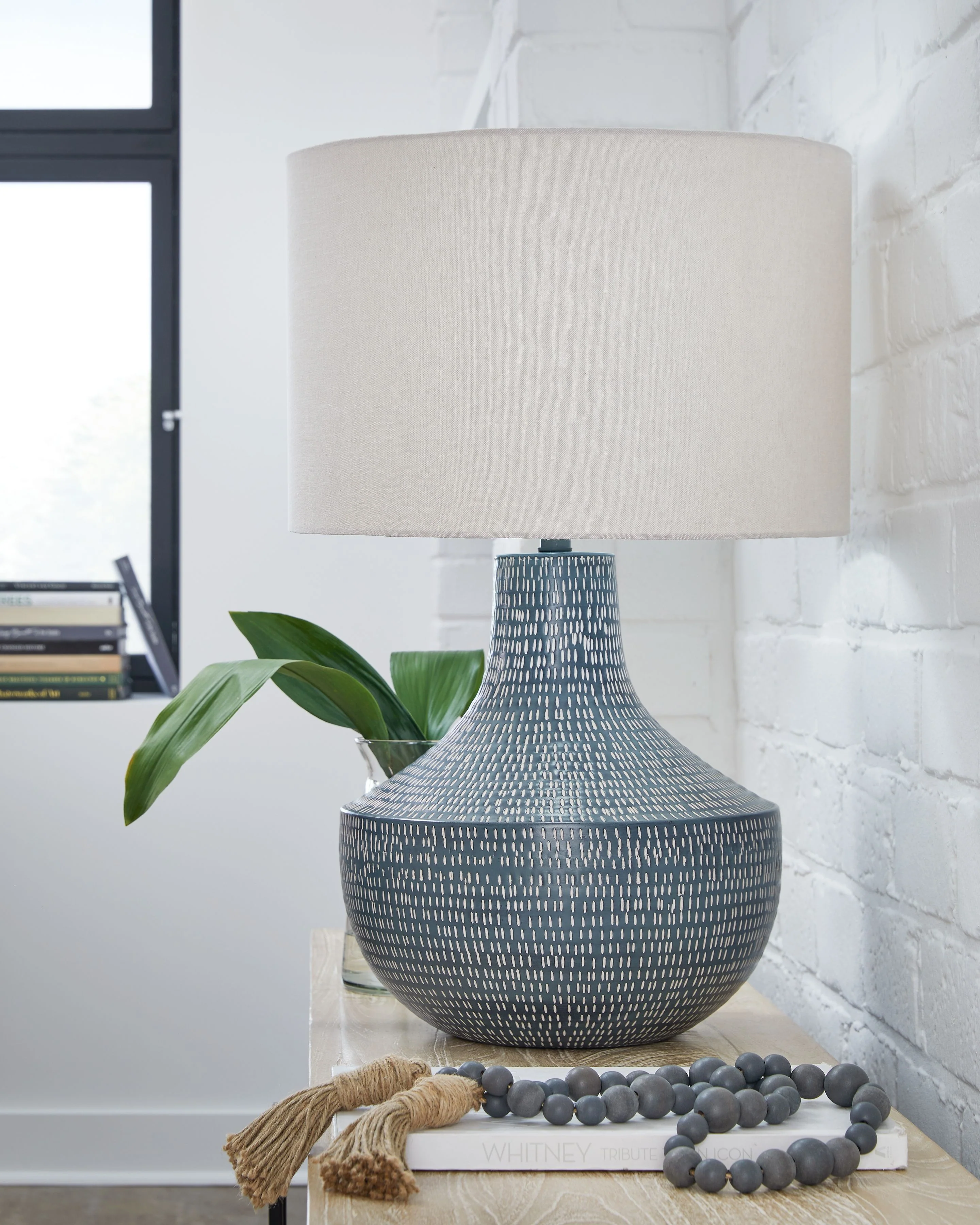 Schylarmont - Metal Table Lamp - Antique Gray / White - Image 4