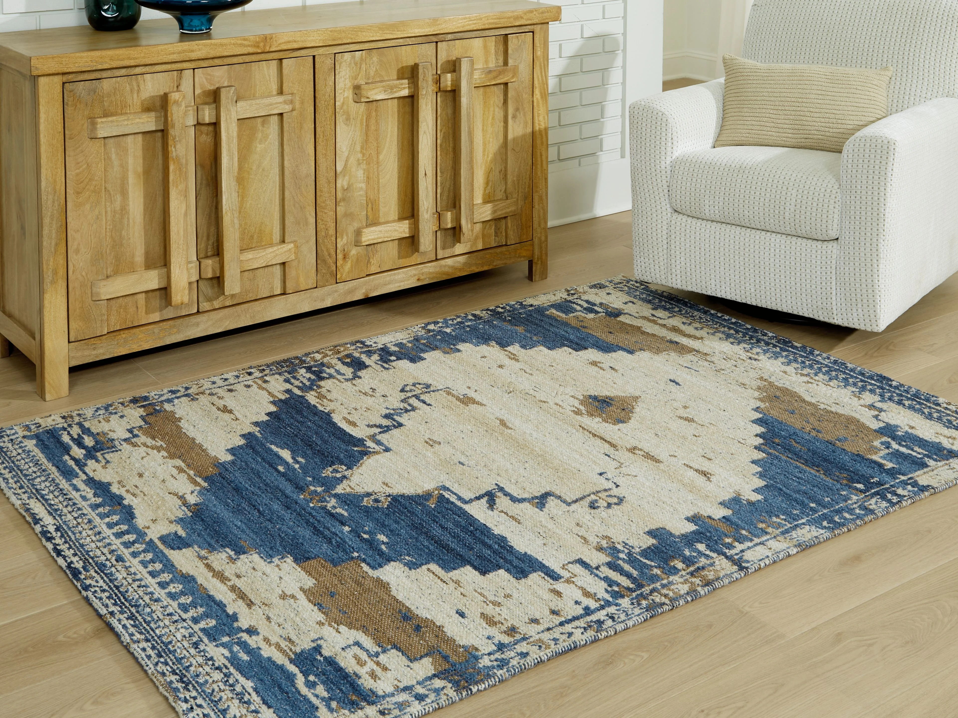 Varnler - Rug - Image 5